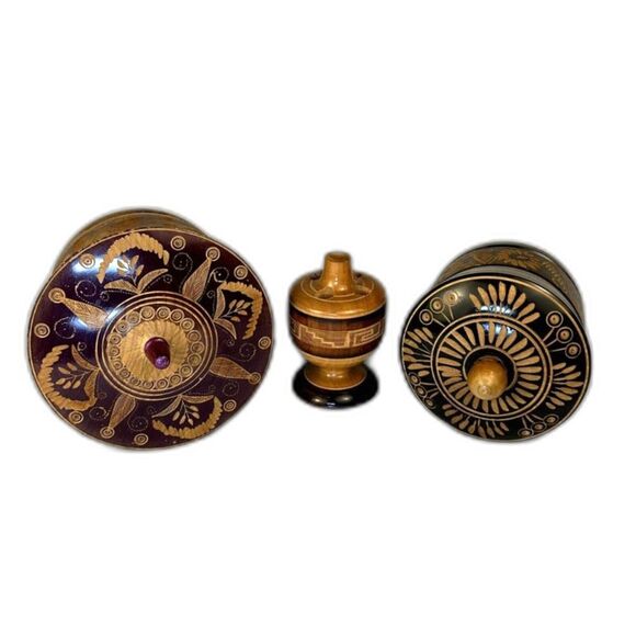 (3) Vintage Turned Wood Trinket Boxes (1) Signed by Pedro - Picture 2 of 8